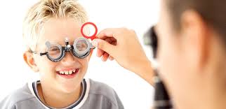 Плановий огляд дитини у окуліста